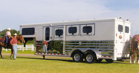 Sunlite 727 - Painted Aluminum Slant Load Gooseneck Horse Trailer