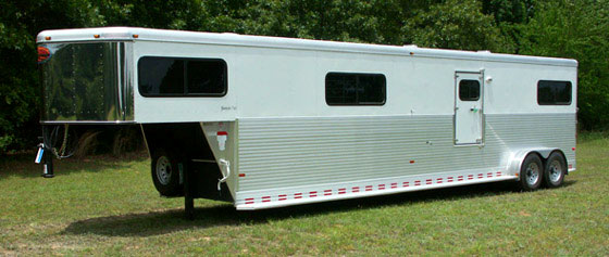 Sunlite 740 - Painted Aluminum Straight Load Gooseneck Horse Trailer
