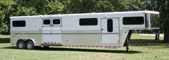Sunlite 760 - Painted Aluminum Straight Load Gooseneck Horse Trailer