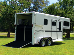Sunlite 777 - Painted Aluminum Straight Load Gooseneck Horse Trailer